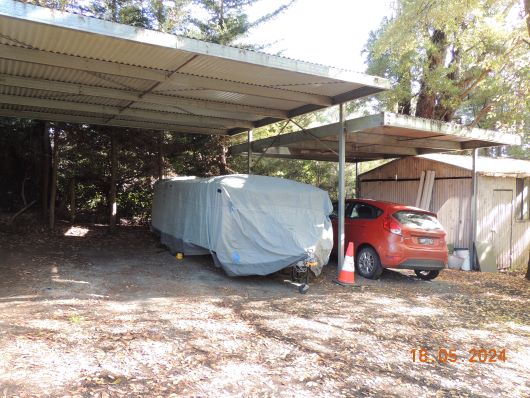 Avan in Carport